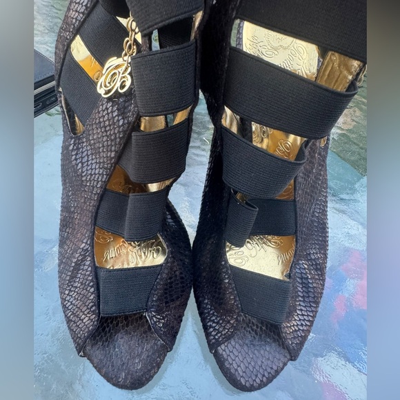 Apple Bottoms Black and Gold Heels - Picture 1 of 12
